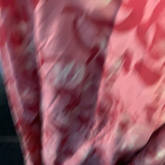 Red and pink blouse - Picture 3 of 3